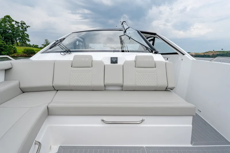 Slide: The Image of Cruisers 42 GLS Outboard 2027 - 36