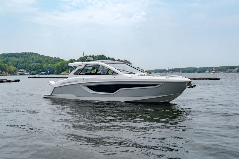 Slide: The Image of Cruisers 42 GLS Outboard 2027 - 9