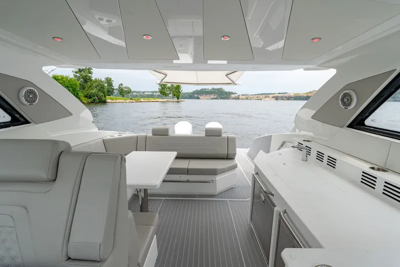 Slide: The Image of Cruisers 42 GLS Outboard 2027 - 18