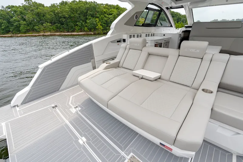 Slide: The Image of Cruisers 42 GLS Outboard 2027 - 14