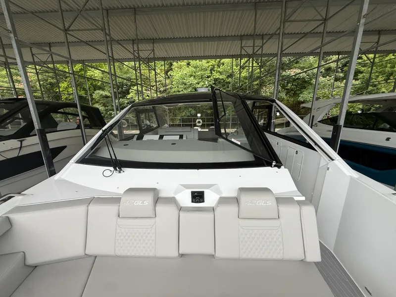 Slide: The Image of Cruisers 42 GLS Outboard 2027 - 12