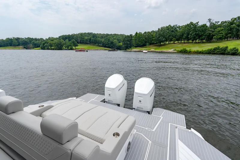 Slide: The Image of Cruisers 42 GLS Outboard 2027 - 10