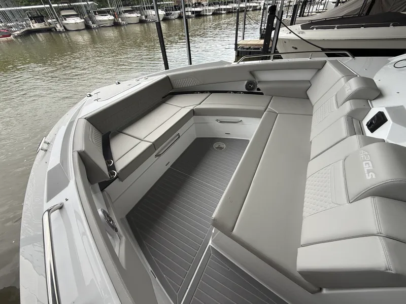 Slide: The Image of Cruisers 42 GLS Outboard 2027 - 10