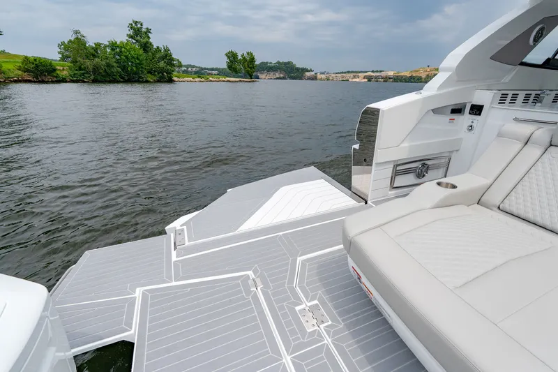 Slide: The Image of Cruisers 42 GLS Outboard 2027 - 13