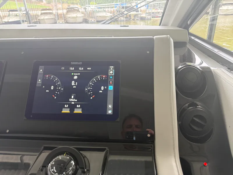 Slide: The Image of Cruisers 42 GLS Outboard 2027 - 7