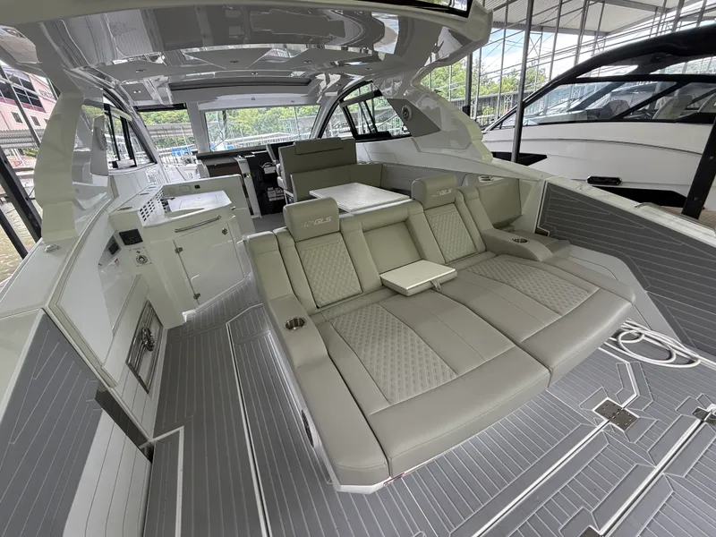 Slide: The Image of Cruisers 42 GLS Outboard 2027 - 19