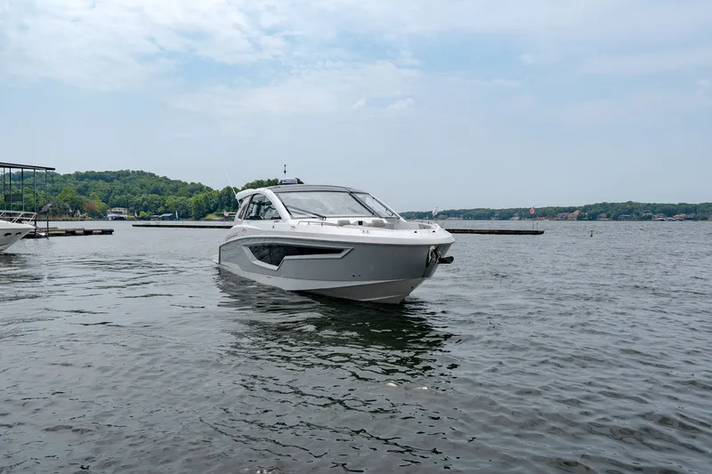 Slide: The Image of Cruisers 42 GLS Outboard 2027 - 4