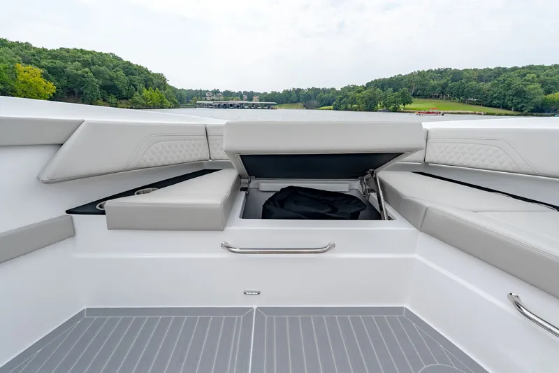 Slide: The Image of Cruisers 42 GLS Outboard 2027 - 38