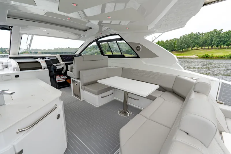 Slide: The Image of Cruisers 42 GLS Outboard 2027 - 17
