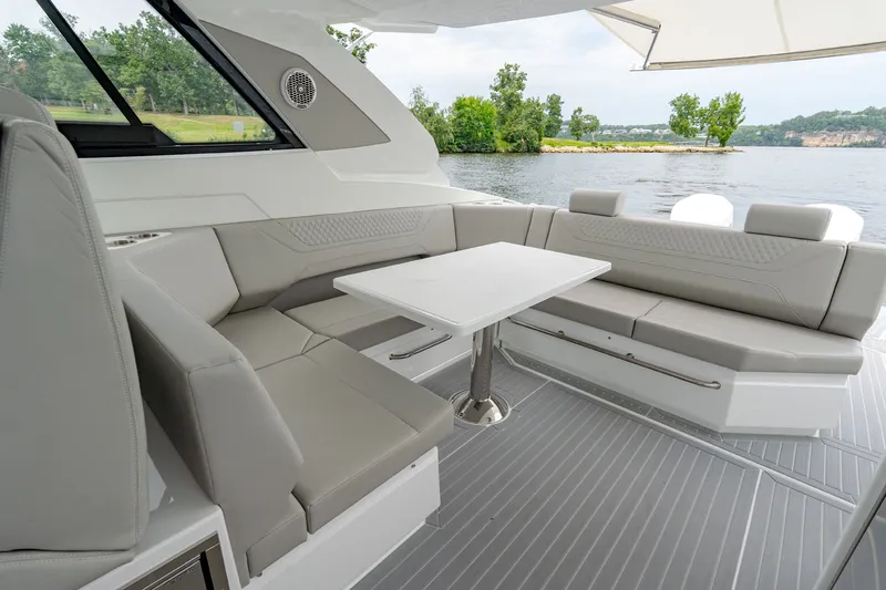 Slide: The Image of Cruisers 42 GLS Outboard 2027 - 19