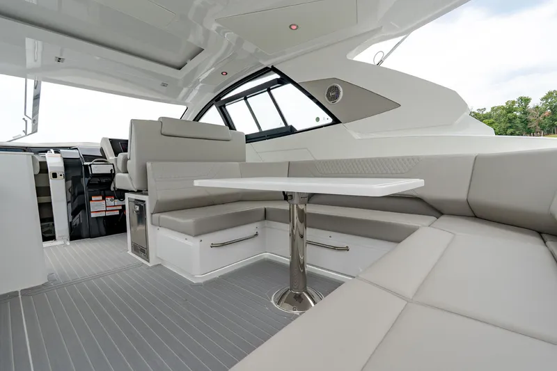 Slide: The Image of Cruisers 42 GLS Outboard 2027 - 21