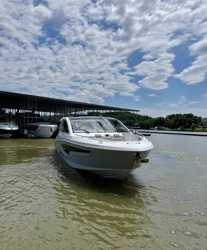 Slide: The Image of Cruisers 42 GLS Outboard 2027 - 3