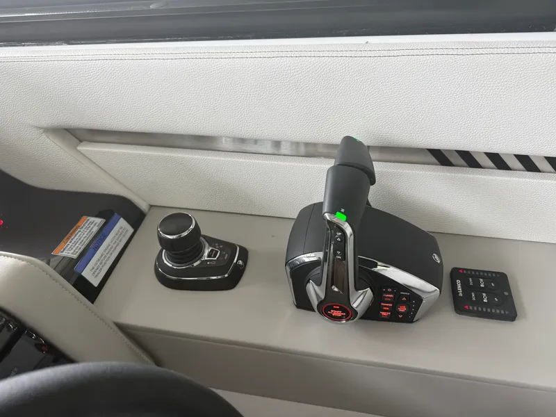 Slide: The Image of Cruisers 42 GLS Outboard 2027 - 8