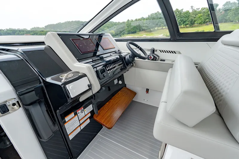 Slide: The Image of Cruisers 42 GLS Outboard 2027 - 29