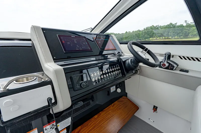 Slide: The Image of Cruisers 42 GLS Outboard 2027 - 31