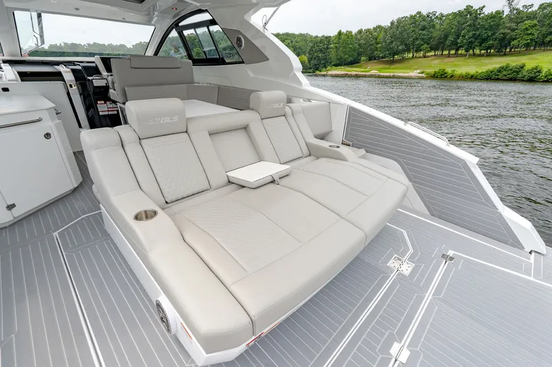 Slide: The Image of Cruisers 42 GLS Outboard 2027 - 16