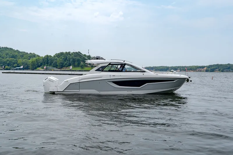 Slide: The Image of Cruisers 42 GLS Outboard 2027 - 8