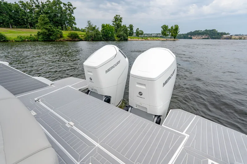 Slide: The Image of Cruisers 42 GLS Outboard 2027 - 12