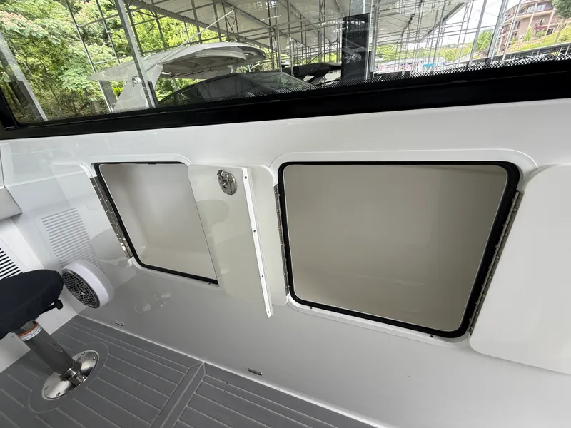 Slide: The Image of Cruisers 42 GLS Outboard 2027 - 15