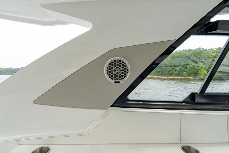 Slide: The Image of Cruisers 42 GLS Outboard 2027 - 23