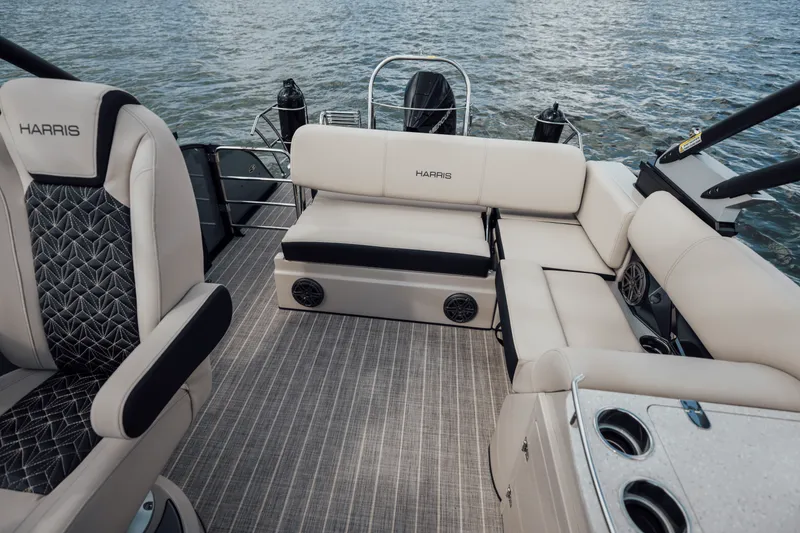 Slide: The Image of Harris 230 Grand Mariner 2026 - 30