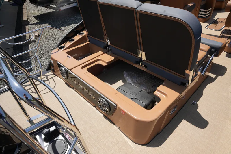 Slide: The Image of Harris 230 Grand Mariner 2026 - 13