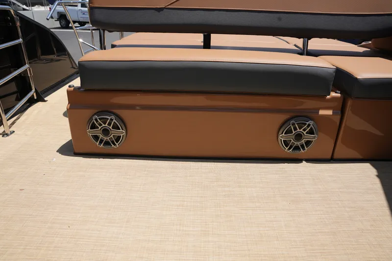 Slide: The Image of Harris 230 Grand Mariner 2026 - 17