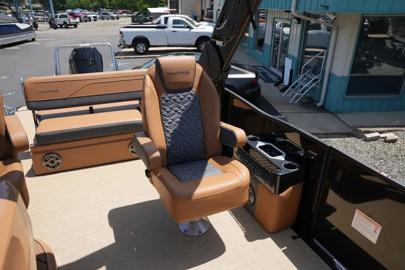Slide: The Image of Harris 230 Grand Mariner 2026 - 19