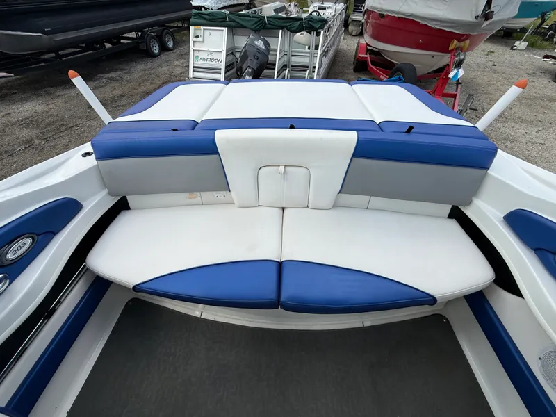 Slide: The Image of Sea Ray 205SP SS TR 2012 - 16