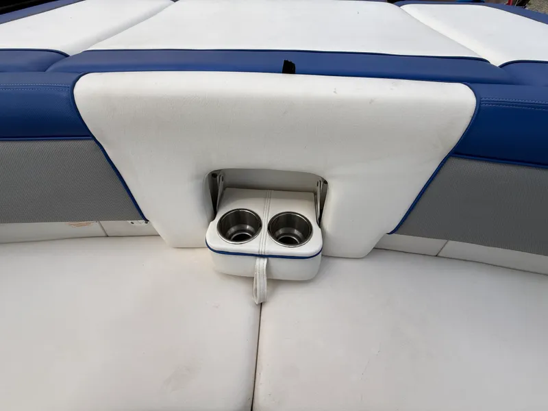 Slide: The Image of Sea Ray 205SP SS TR 2012 - 17