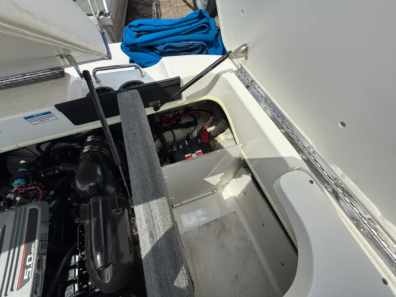 Slide: The Image of Sea Ray 205SP SS TR 2012 - 20