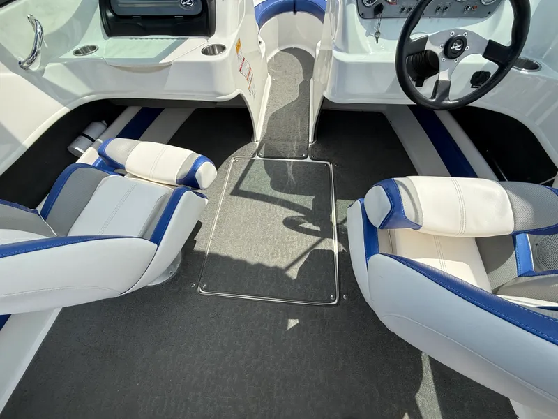 Slide: The Image of Sea Ray 205SP SS TR 2012 - 21