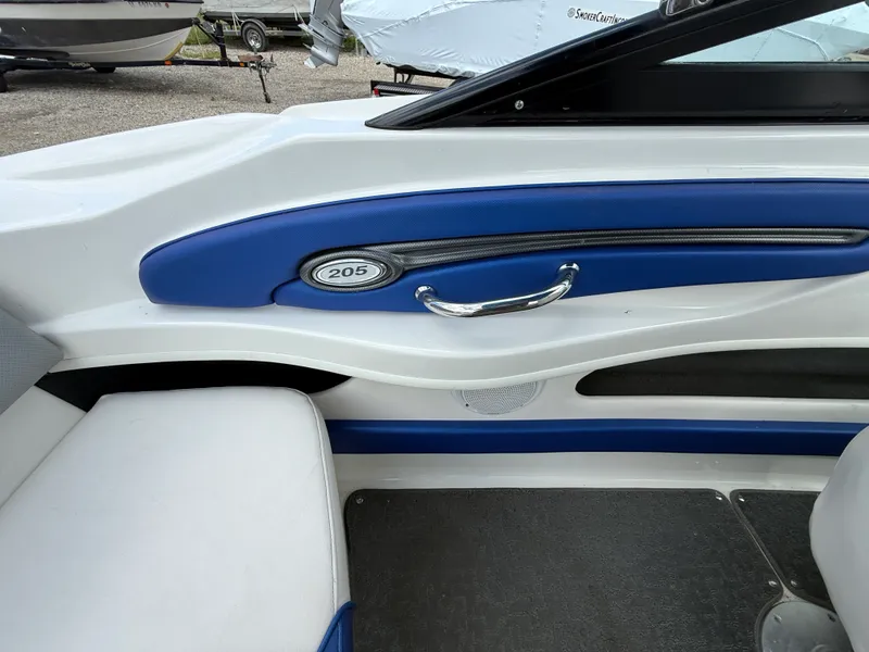 Slide: The Image of Sea Ray 205SP SS TR 2012 - 22
