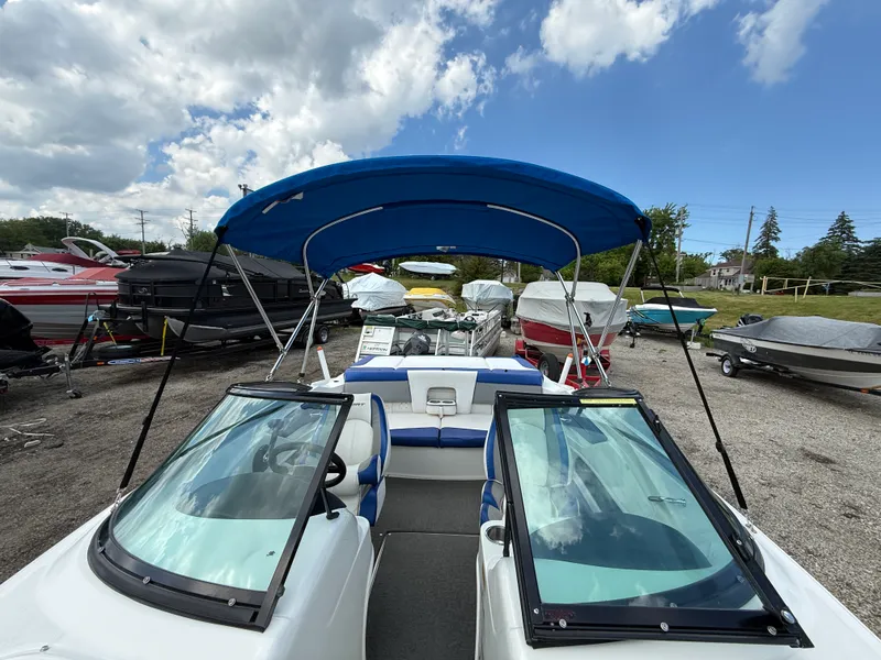 Slide: The Image of Sea Ray 205SP SS TR 2012 - 24
