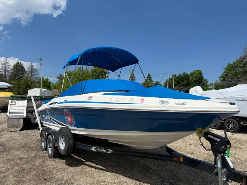 Slide: The Image of Sea Ray 205SP SS TR 2012 - 25