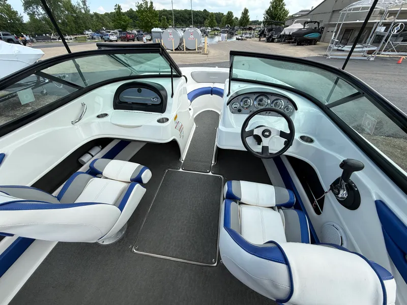 Slide: The Image of Sea Ray 205SP SS TR 2012 - 4