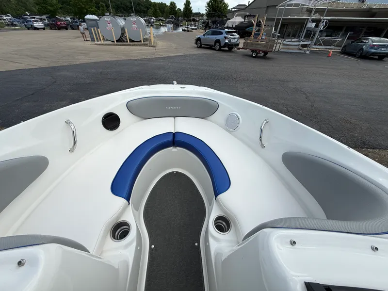 Slide: The Image of Sea Ray 205SP SS TR 2012 - 5