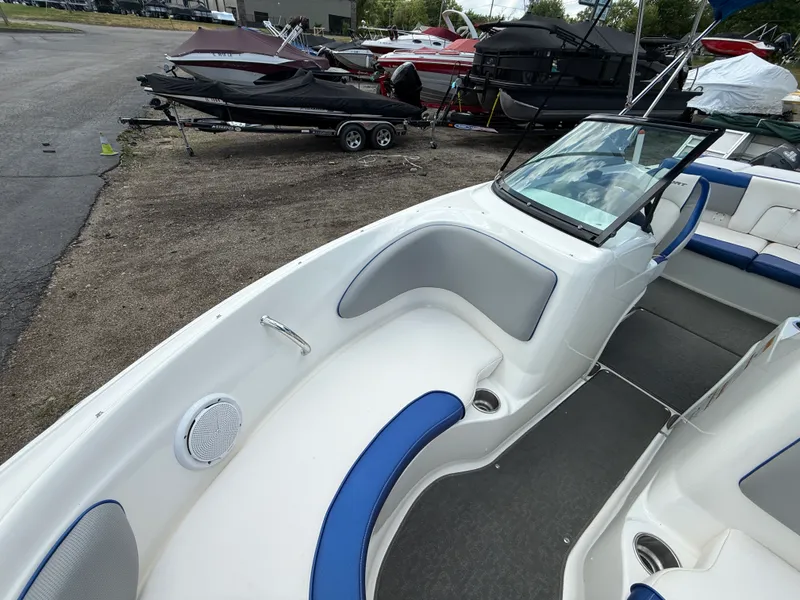 Slide: The Image of Sea Ray 205SP SS TR 2012 - 6