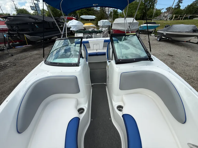 Slide: The Image of Sea Ray 205SP SS TR 2012 - 7