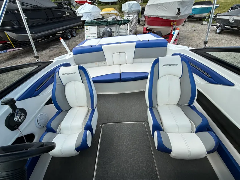 Slide: The Image of Sea Ray 205SP SS TR 2012 - 8