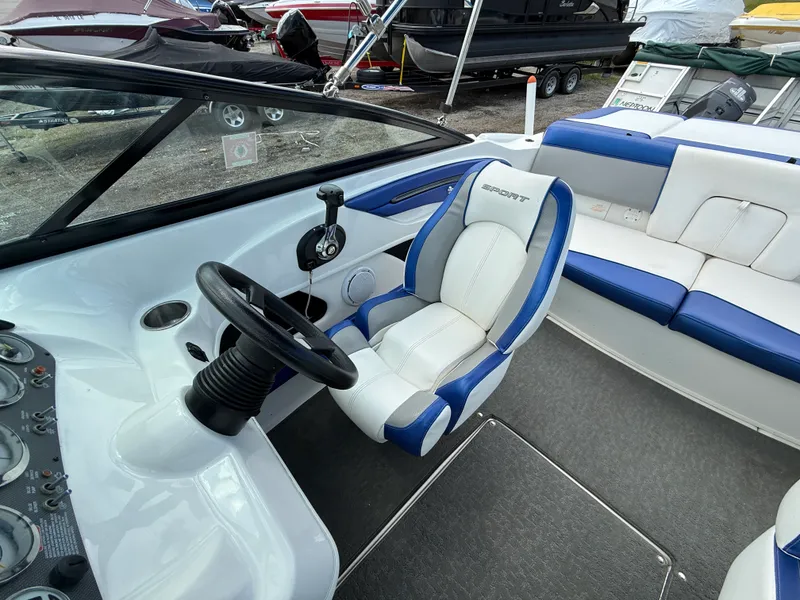 Slide: The Image of Sea Ray 205SP SS TR 2012 - 9