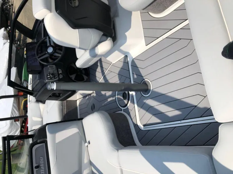 Slide: The Image of Malibu Wakesetter 20 VTX 2019 - 10