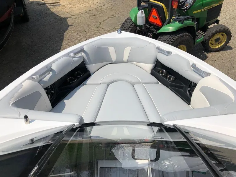 Slide: The Image of Malibu Wakesetter 20 VTX 2019 - 2