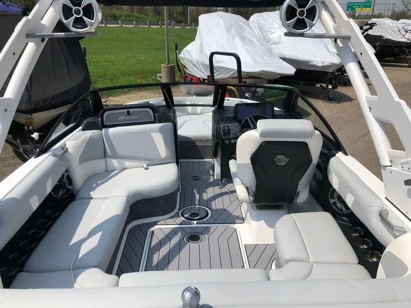Slide: The Image of Malibu Wakesetter 20 VTX 2019 - 5