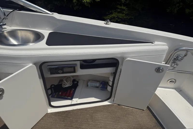 Slide: The Image of Sea Ray 260 SUNDECK 2014 - 23