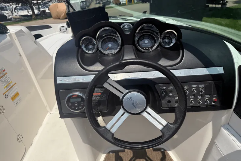 Slide: The Image of Sea Ray 260 SUNDECK 2014 - 29