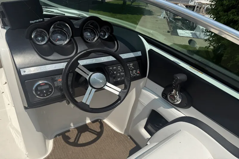 Slide: The Image of Sea Ray 260 SUNDECK 2014 - 32