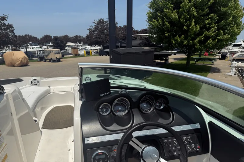 Slide: The Image of Sea Ray 260 SUNDECK 2014 - 33