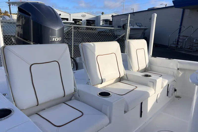 Slide: The Image of 2019 Sea Hunt BX 25 FS boat with Yamaha 300 engine and white seating. - 8