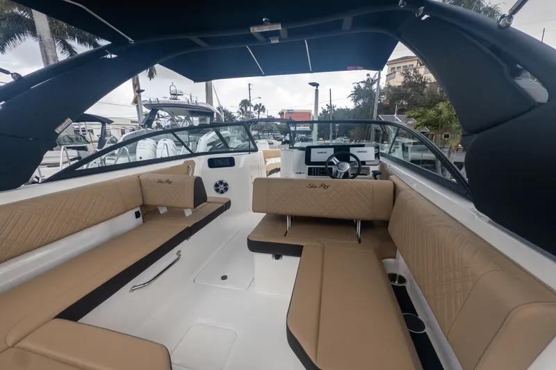 Slide: The Image of Sea Ray SDX 250 Outboard 2025 - 10